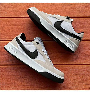 Nike SB Adversary size